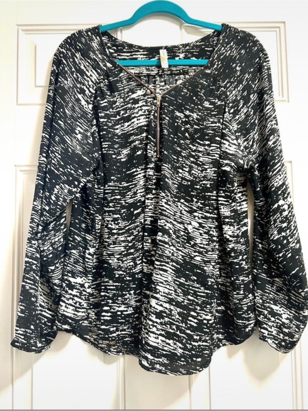 Xhilaration Black and White Long-Sleeve Zip Accent Top